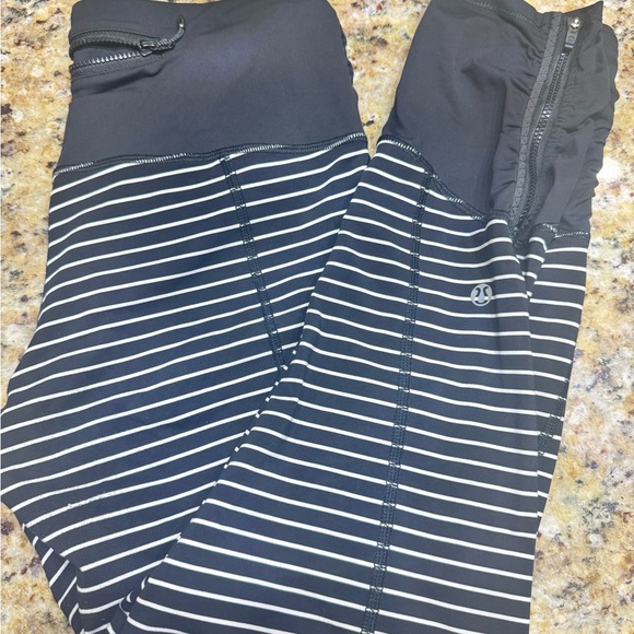 lululemon athletica Black and White Patterned Jeggings - Picture 3 of 7